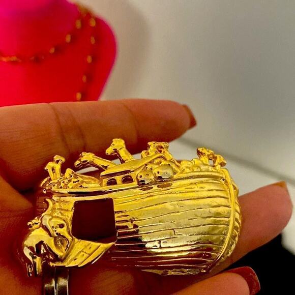 Noah's Ark Pin/Brooch branded AAi Gold-tone - Picture 3 of 7